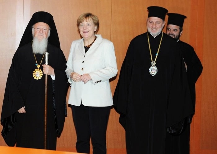 La chancelière Angela Merkel condamne la transformation de Sainte-Sophie de Constantinople en mosquée et apporte son soutien au patriarche Bartholomée
