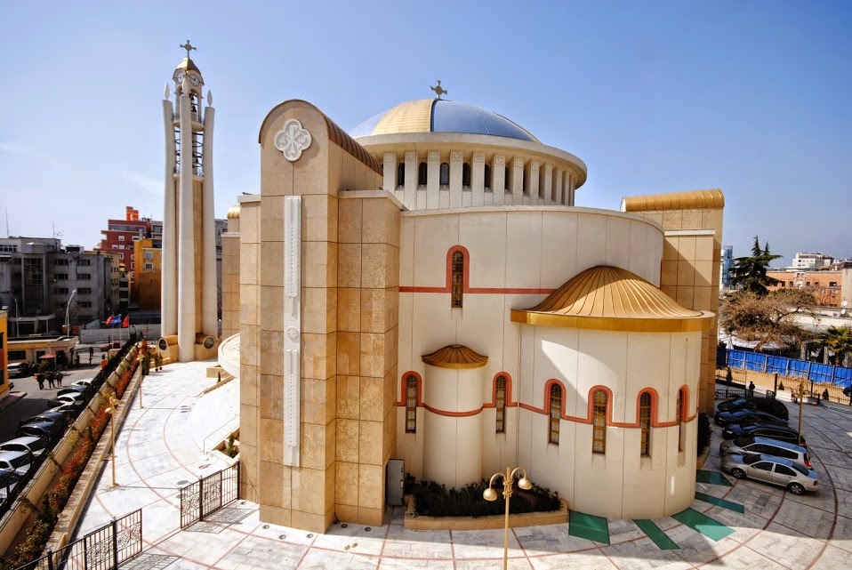 “Tirana : une cathédrale qui symbolise la renaissance de l’orthodoxie en Albanie”