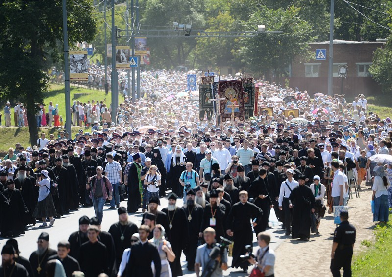Russie : des dizaines de milliers de pèlerins se sont rendus en procession jusqu’à la laure de la Trinité-Saint-Serge