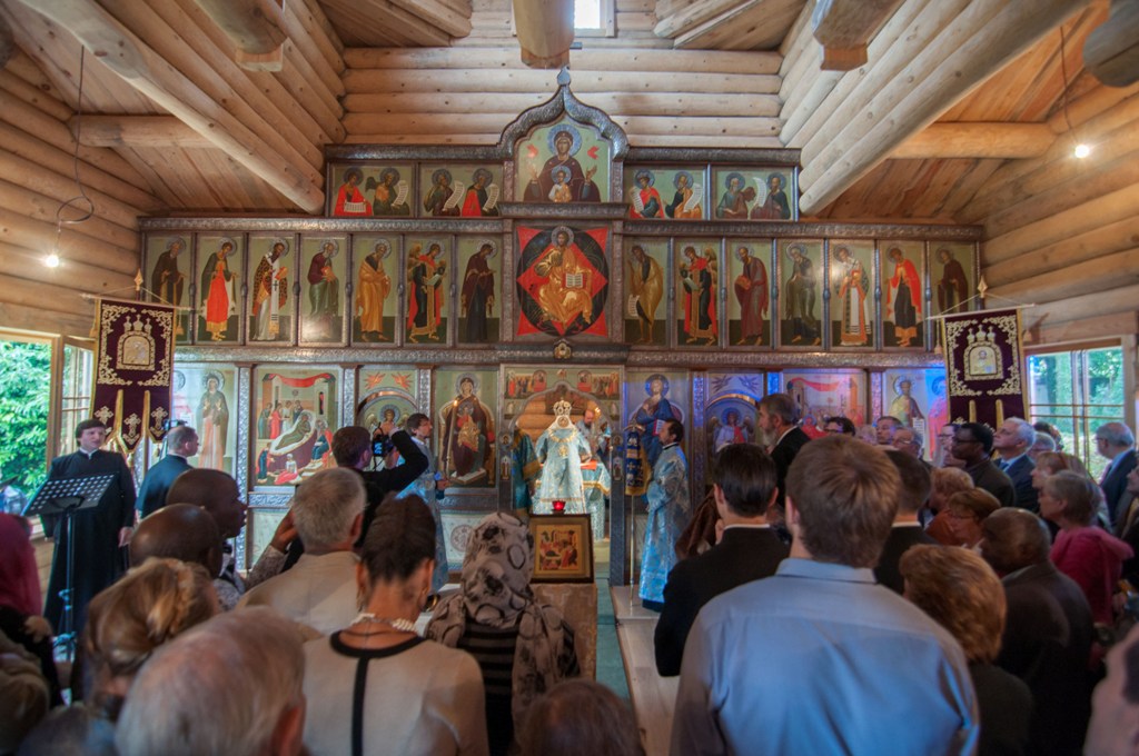 Un reportage vidéo sur l’inauguration de l’église en bois du Séminaire orthodoxe russe et les journées du patrimoine