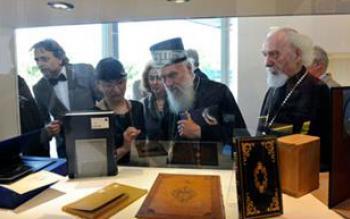 Inauguration par le patriarche serbe Irénée d’une exposition consacrée à la bibliothèque personnelle du défunt patriarche Paul