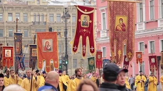 Grande procession à Saint-Pétersbourg avec les reliques de saint Alexandre de la Neva