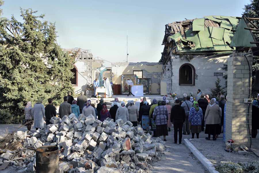 Ukraine: au Donbass, poursuite de la vie liturgique dans les ruines des églises