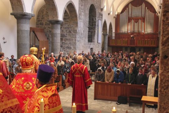 Une liturgie orthodoxe a été célébrée à l’abbaye Saint-Maurice d’Agaune en Valais