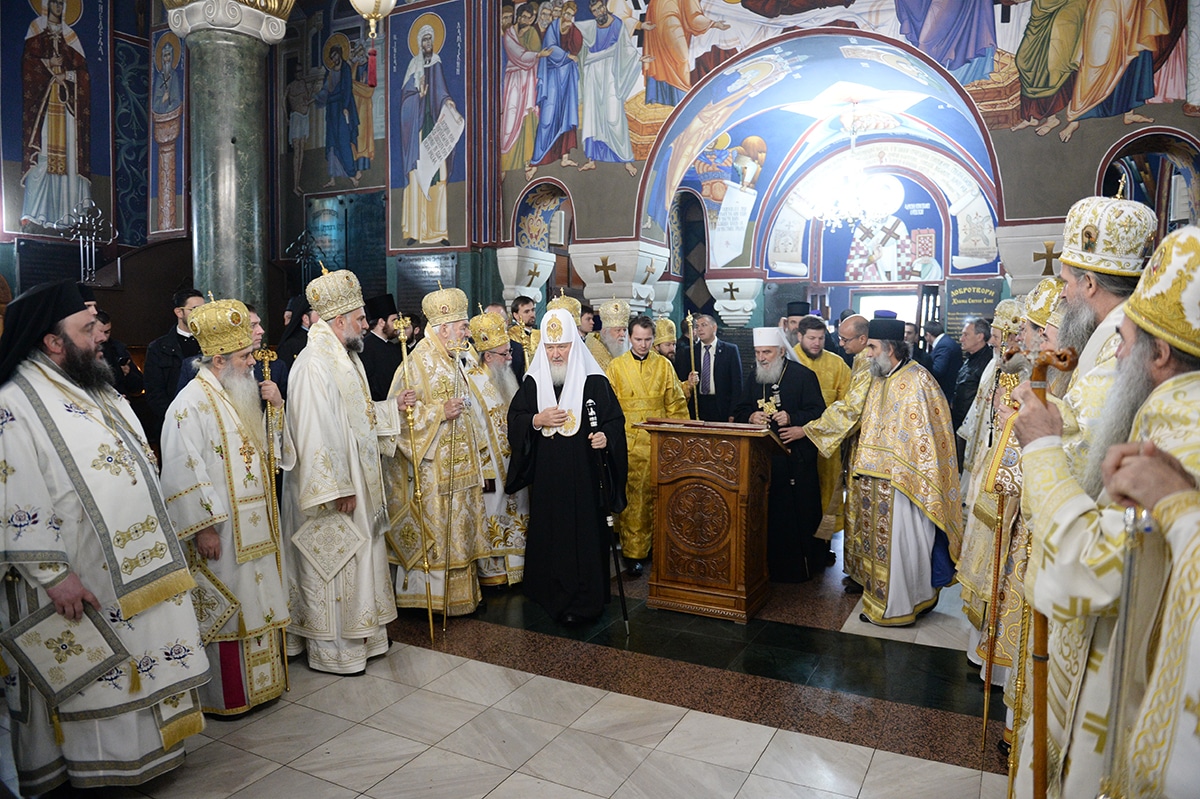 Les primats des Églises orthodoxes russe et serbe ont concélébré la divine liturgie à la cathédrale Saint-Sabbas de Belgrade