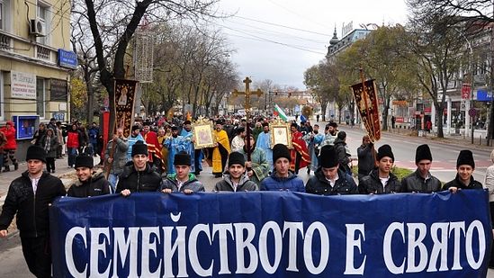 Procession pour la famille chrétienne à Varna (Bulgarie)
