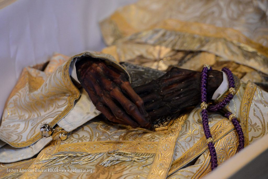 À l’occasion de la réinhumation des restes de l’évêque de l’Église orthodoxe russe hors-frontières Constantin (Essensky, 1996), il s’est avéré que ceux-ci sont restés incorrompus