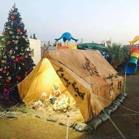 Dans l’une des tentes du camp de réfugiés au Kurdistan, les chrétiens irakiens ont installé une crèche
