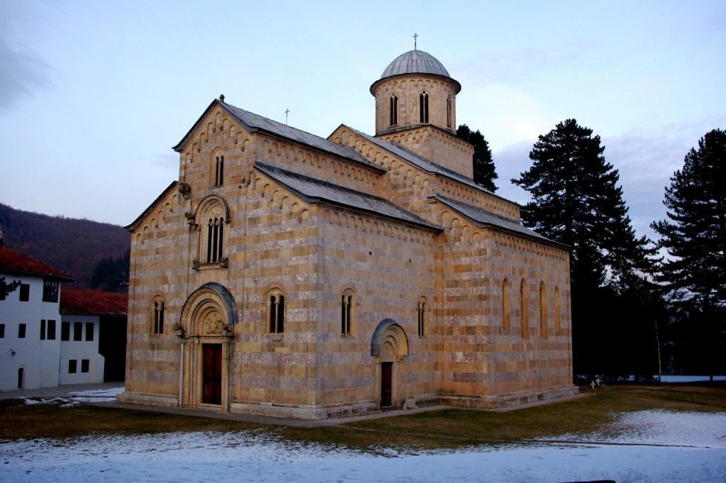 Le portail sécurisé du monastère de Visoki Dečani au Kosovo vient d’être achevé
