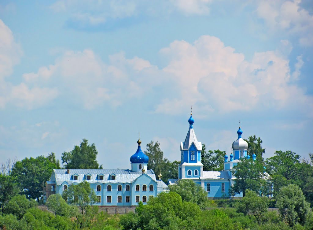 Dans l’ouest de l’Ukraine, l’église d’un monastère a été profanée et pillée