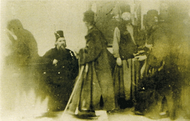 Le négatif de la photographie de l’apparition miraculeuse de la Mère de Dieu à Saint-Pantéléimon, au Mont Athos en 1903, a été découvert dans les archives du monastère