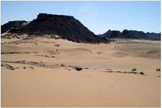 Une forêt de croix gravées dans le désert d’Arabie saoudite