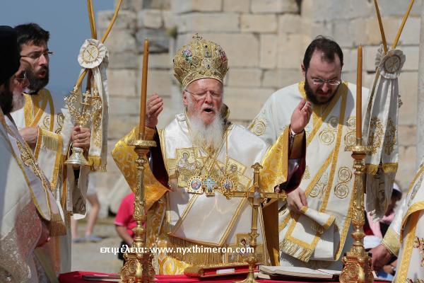 À l’occasion de la fête de saint Jean le Théologien, le patriarche Bartholomée a célébré la liturgie à Ephèse dans les ruines de la célèbre basilique dédiée au saint