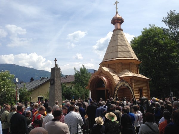 Consécration d’une chapelle à Lienz (Autriche) à la mémoire des Cosaques livrés au pouvoir soviétique par les autorités britanniques en 1945