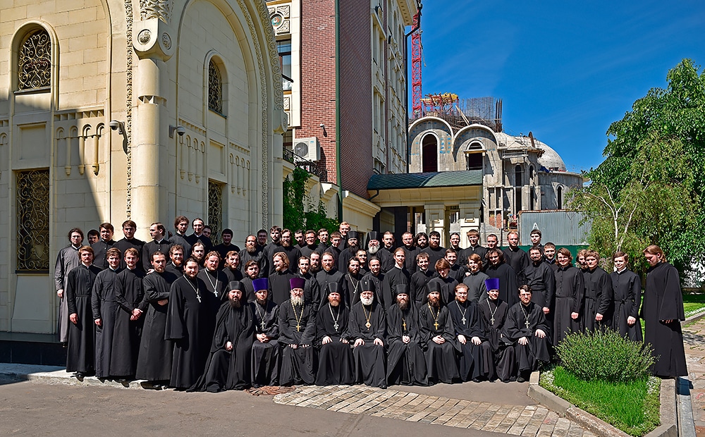 Lors de la clôture de l’année académique du séminaire Sretensky de Moscou, le recteur a appelé les futurs prêtres à ne pas délaisser la lecture des Pères de l’Église