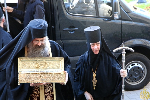 Une femme aveugle a recouvré la vue après avoir vénéré les reliques de saint Georges à Saint-Pétersbourg