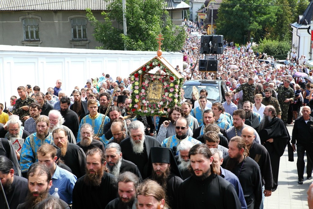 Plus de 5000 pèlerins ont participé à la procession en l’honneur de l’icône de la Mère de Dieu de Potchaïev en Ukraine occidentale