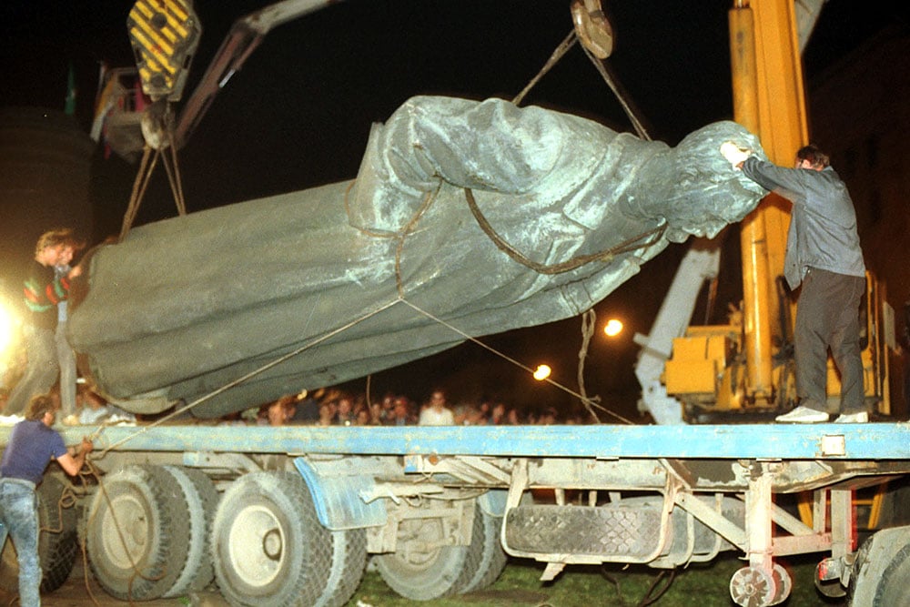 La statue de Dzerjinski, le fondateur de la Tchéka, ne sera pas réinstallée sur la place Loubianka