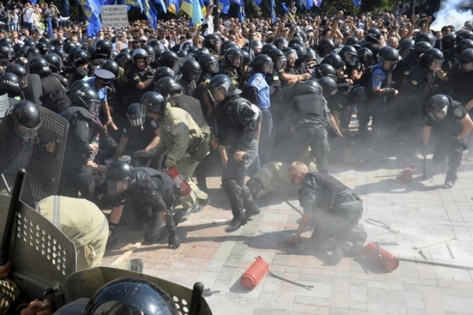 Les manifestants ont détruits une chapelle provisoire près du Parlement à Kiev