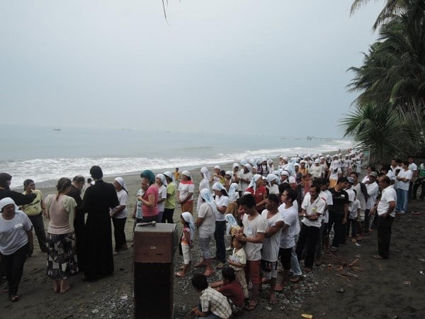 Philippines: près de 200 Philippins ont été baptisés dans l’océan