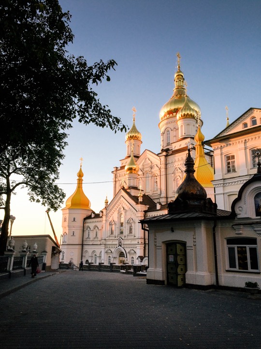 “Ukraine: la laure de Potchaïv – lieu de pèlerinage ou forteresse ?”