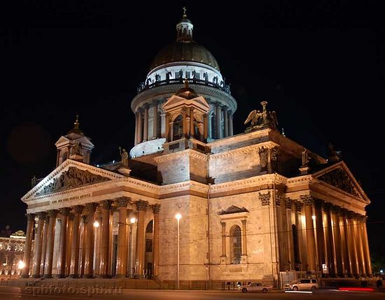 Pour la première fois dans l’histoire récente, la liturgie de la Nativité est célébrée en la cathédrale Saint-Isaac de Saint-Pétersbourg