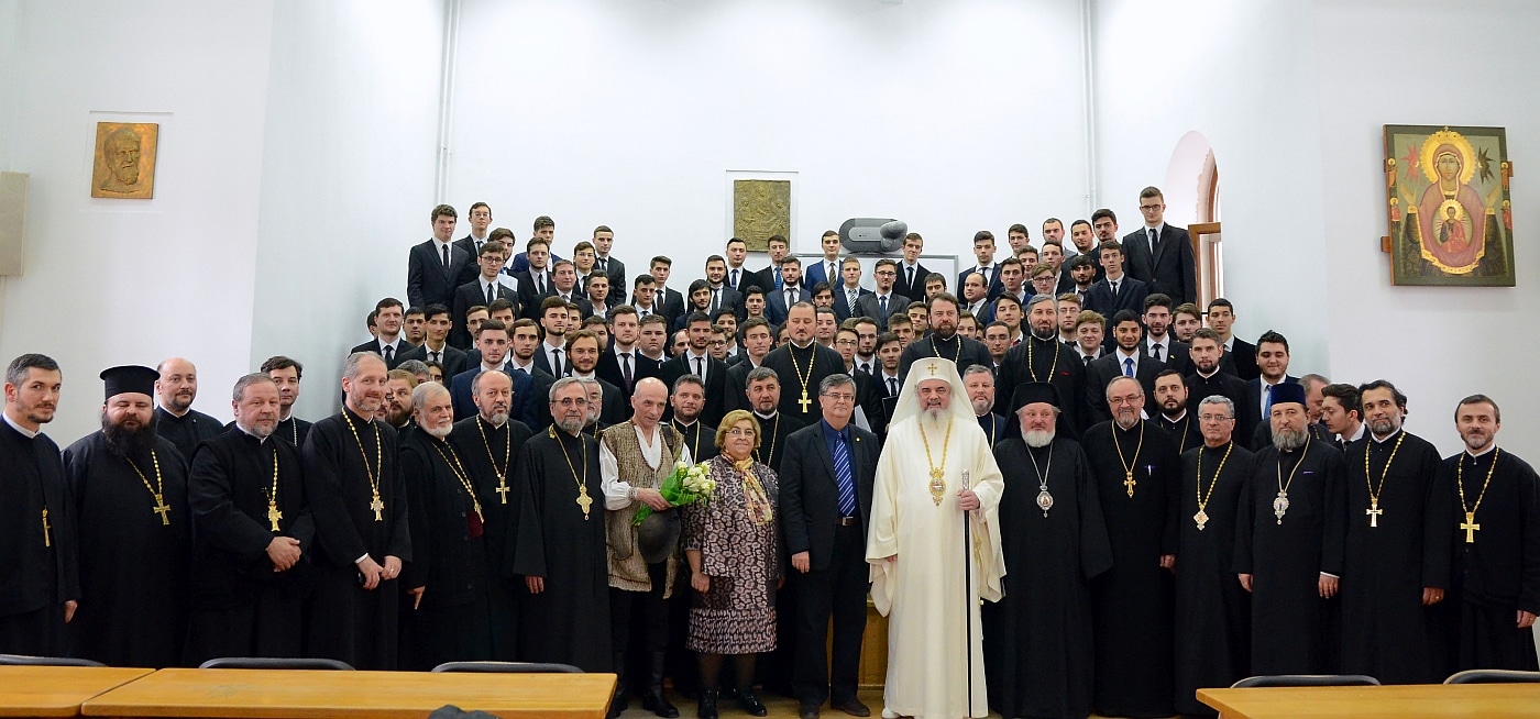 Célébration de la fête des Trois saints hiérarques par les professeurs et étudiants de théologie de Bucarest