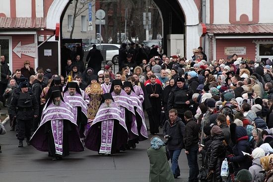 Plus de 50.000 fidèles ont vénéré à Moscou les reliques de saint Luc de Simféropol