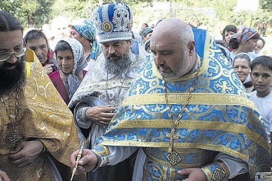 “Un prêtre orthodoxe devient champion d’Ukraine de force athlétique”