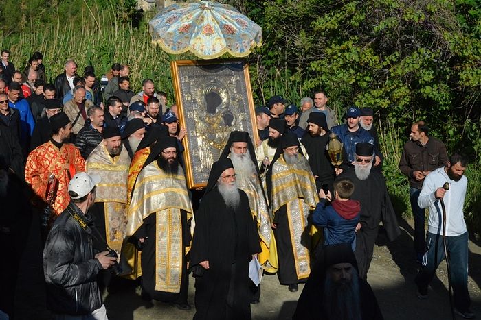 Procession traditionnelle de l’icône de la Mère de Dieu d’Iviron sur le Mont Athos