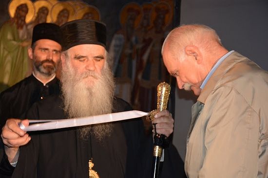 L’Église orthodoxe serbe a décoré le réalisateur Nikita Mikhalkov pour son soutien à l’esprit orthodoxe