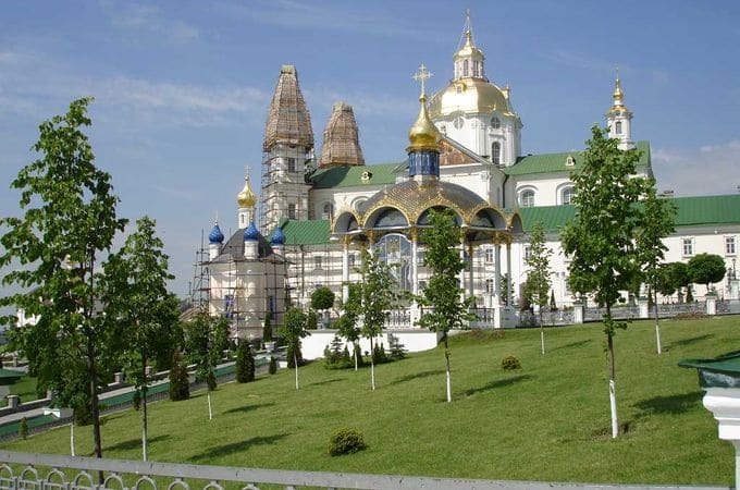 Le Conseil régional de Ternopol demande au président Porochenko que la laure de Potchaïev soit à nouveau considérée comme domaine national, afin de permettre aux schismatiques et aux uniates d’y célébrer