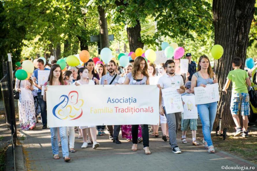 Approbation de l’initiative des 3 millions de Roumains concernant la famille traditionnelle