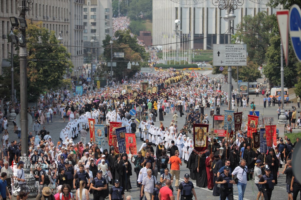 Plus de 80.000 fidèles ont participé à la procession pan-ukrainienne dans les rues centrales de Kiev