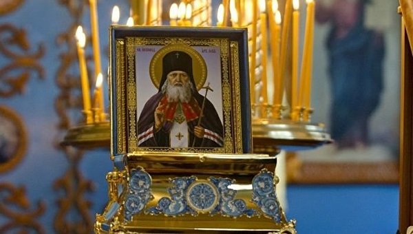 Deux personnes ont été guéries à Chypre lors de la venue des reliques de St Luc de Simféropol