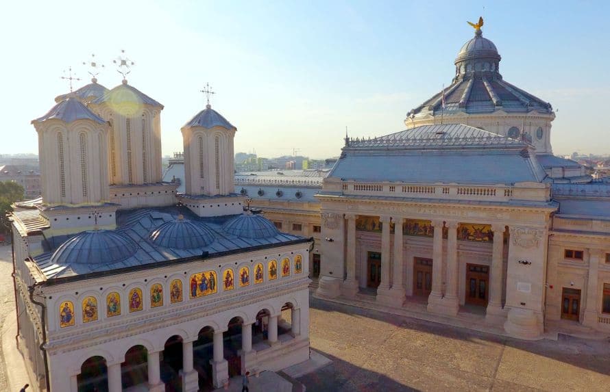 L’Église orthodoxe roumaine contribue à la rénovation des écoles
