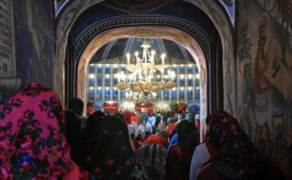 L’Église orthodoxe roumaine soutient l’amendement constitutionnel destiné à protéger l’institution traditionnelle du mariage
