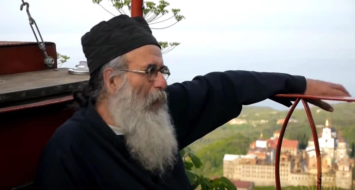 Un film du centre orthodoxe grec de pèlerinages « Solun » sur le Mont Athos