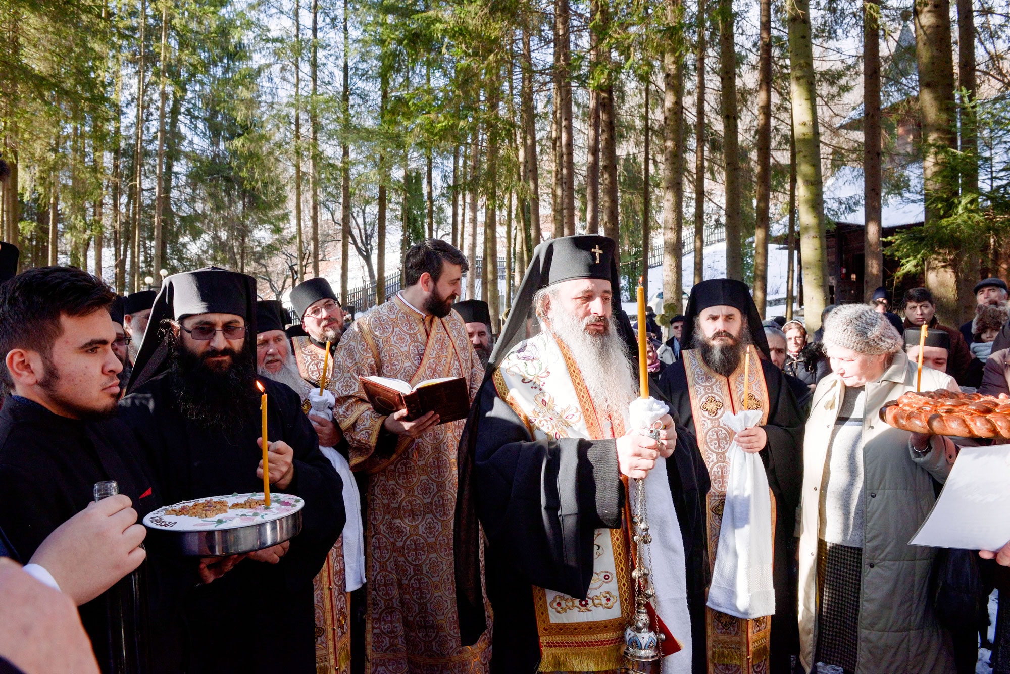 Liturgie et office de requiem au monastère de Sihăstria pour les pères Païssié (Olaru), Cléopas (Ilie), Ioannichié (Bălan) et Victorin (Oanele)