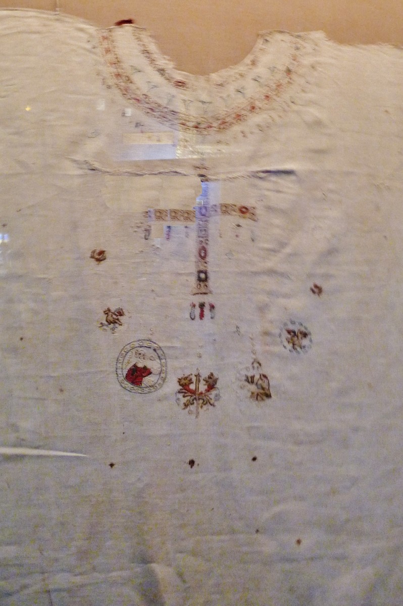 La tunique de sainte Bathilde, moniale de Chelles et reine de France, au musée de Cluny
