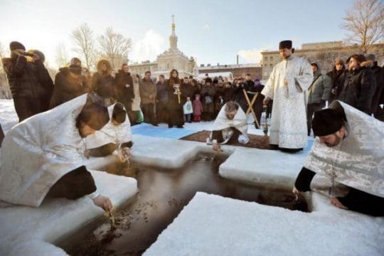 “En Russie, le bain glacé de la Théophanie”
