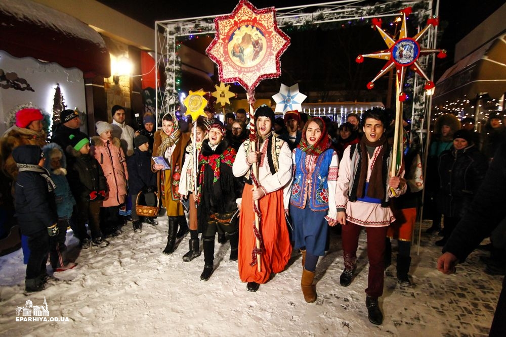 « Flash mobs » et chants populaires de Noël (« koliadki ») dans différentes villes d’Ukraine