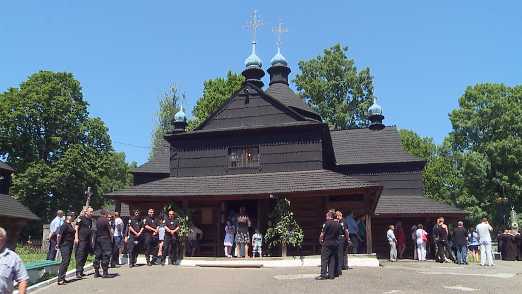 Le jour de la Pentecôte, 13 prêtres uniates ukrainiens ont tenté de s’emparer de l’église orthodoxe de Kolomyïa (Ukraine occidentale)