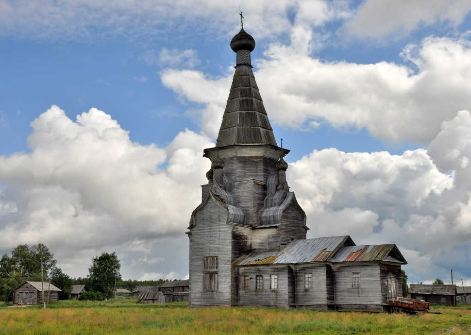 En Russie, des bénévoles font renaître des églises en bois et leurs villages