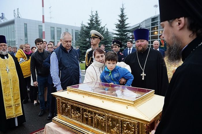 Après avoir été vénérées par 1 807 600 pèlerins, les reliques de saint Nicolas quittent Moscou pour Saint-Pétersbourg