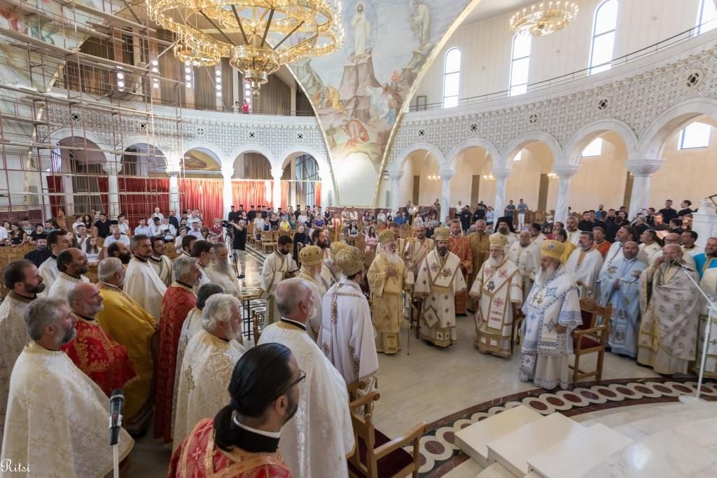 Liturgie solennelle à Tirana à l’occasion du 25ème anniversaire de la nomination de l’archevêque Anastase à la tête de l’Église orthodoxe d’Albanie