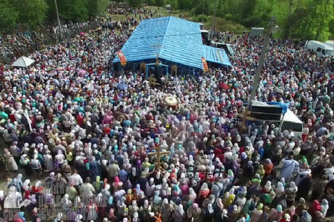 Le primat de l’Église orthodoxe d’Ukraine a dirigé une procession de 35.000 fidèles à la vallée de Josaphat, dans le centre-ouest de l’Ukraine, sur le lieu d’une apparition de la Mère de Dieu