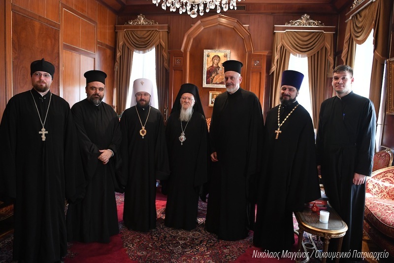 Le patriarche russe Cyrille invite le patriarche Bartholomée à Moscou