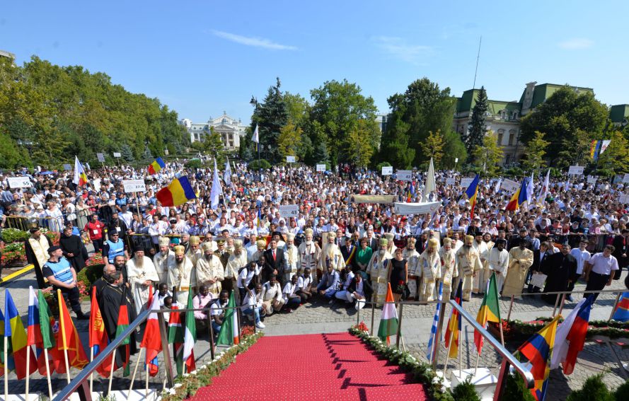 Des milliers de jeunes unis dans la prière à Iași, en Roumanie