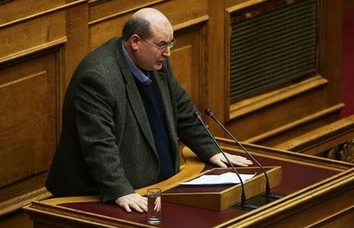 Les protestations de l’Église orthodoxe de Grèce contre le projet de loi sur « le changement de sexe » provoquent les réactions du Premier ministre grec et des membres du Parlement hellénique